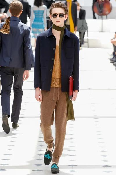 Look 27